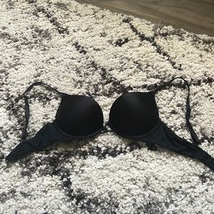 Black bombshell plunge Victoria secret bra